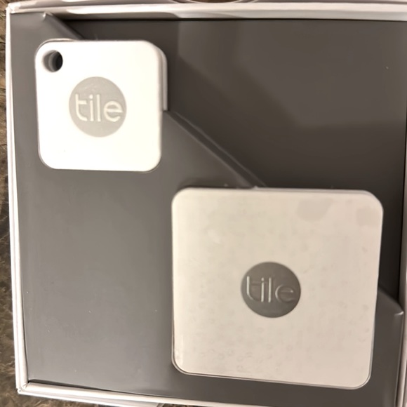 Tile Mate & Slim Combo 4 Pack - like Apple Air Tags never used - Picture 2 of 4